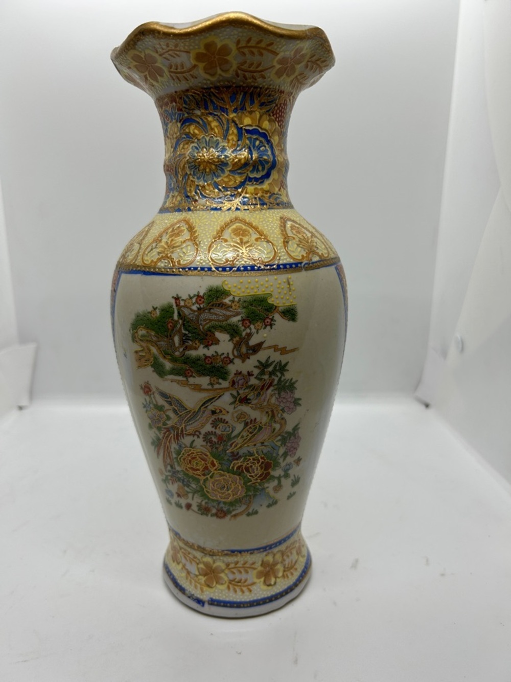 LARGE  SATSUMA 10-INCH HAND PAINTED  MID-20TH CENTURY VASE AMAZING ARTWORK!